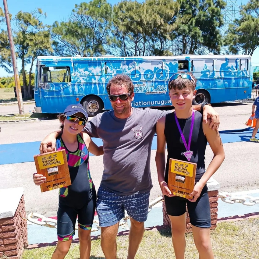 Carmelitanos en el Triatlón de Atlántida