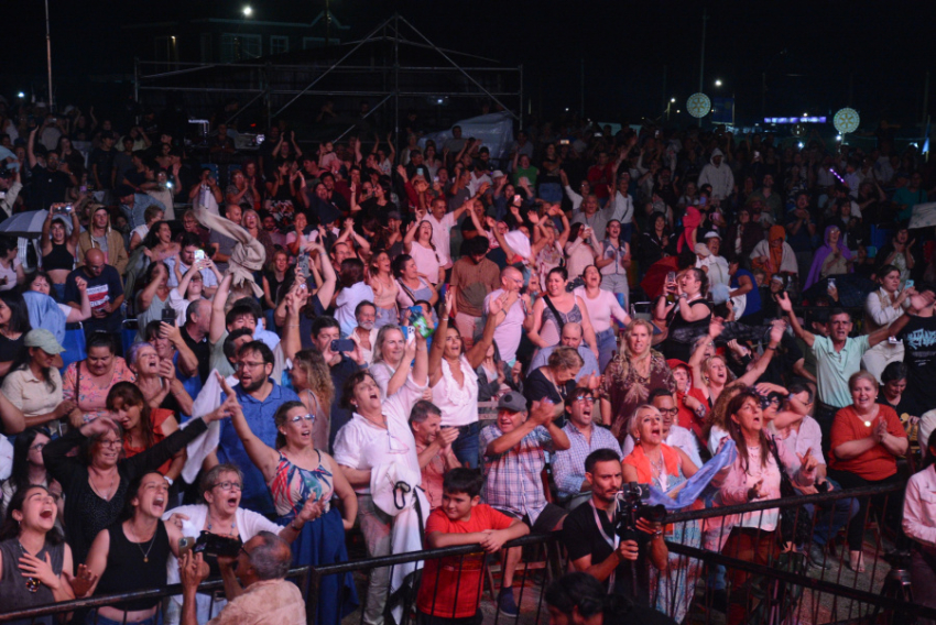 Desbordado de público el anfiteatro de Carmelo