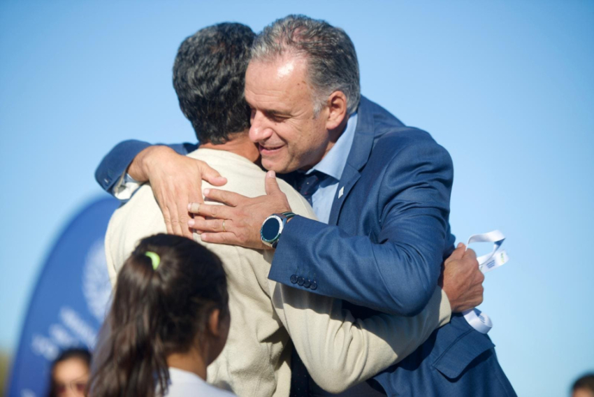 Gobierno entregó 24 viviendas en Campo Galusso: “Es un empujón a un desafío gigante”, destacó Orsi