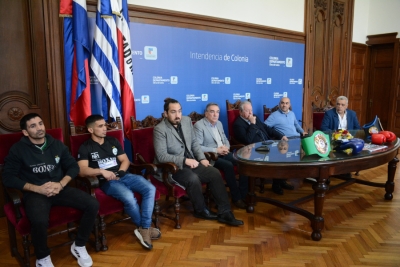 Lanzamiento de velada boxística internacional en Colonia