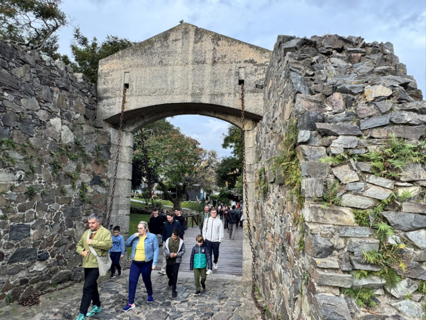 170 turistas de Caxias do Sul en Colonia del Sacramento