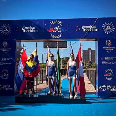 Jóvenes Triatletas Uruguayos ganaron Medallas en Paraguay